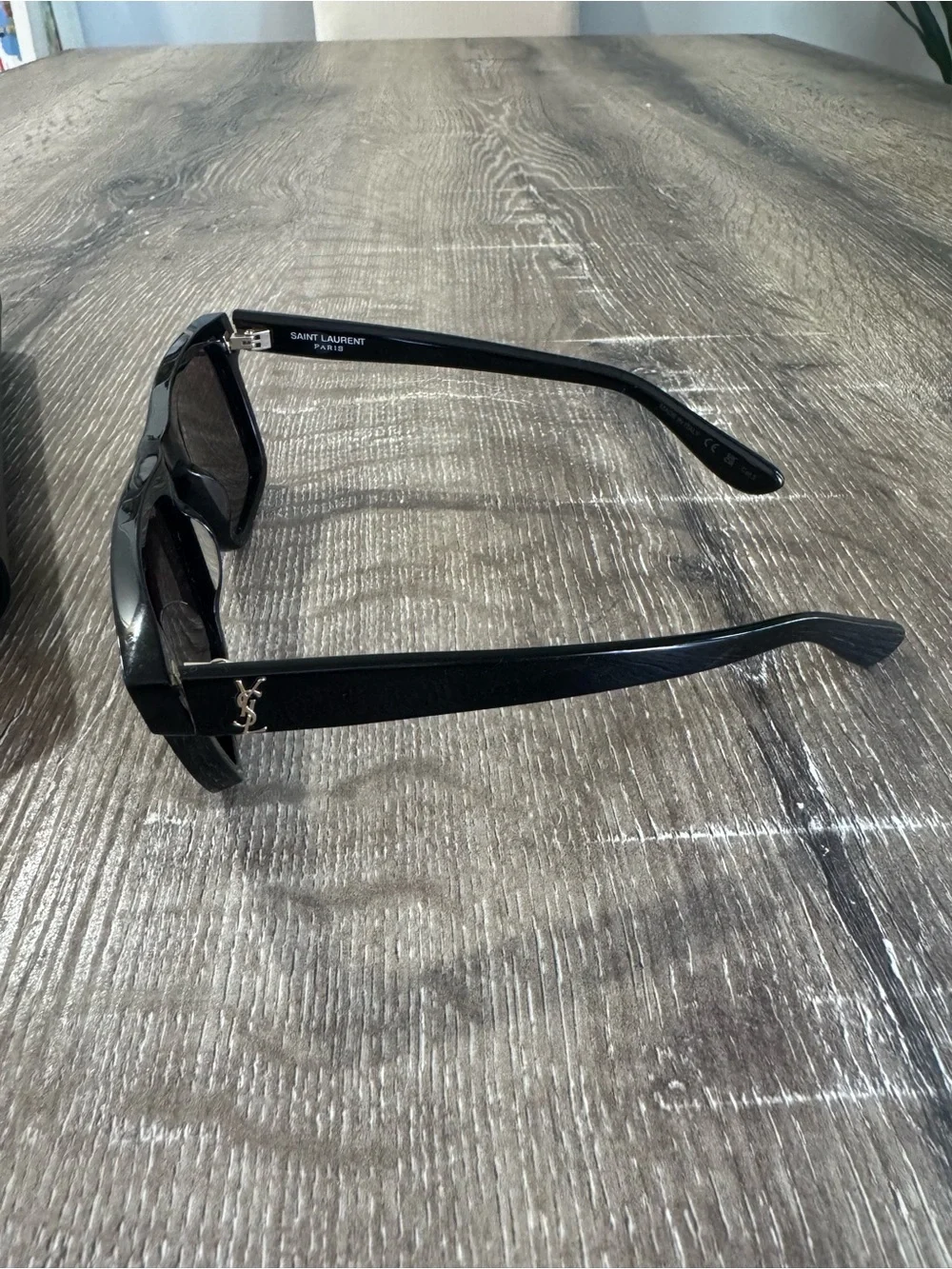 Saint Laurent classic square